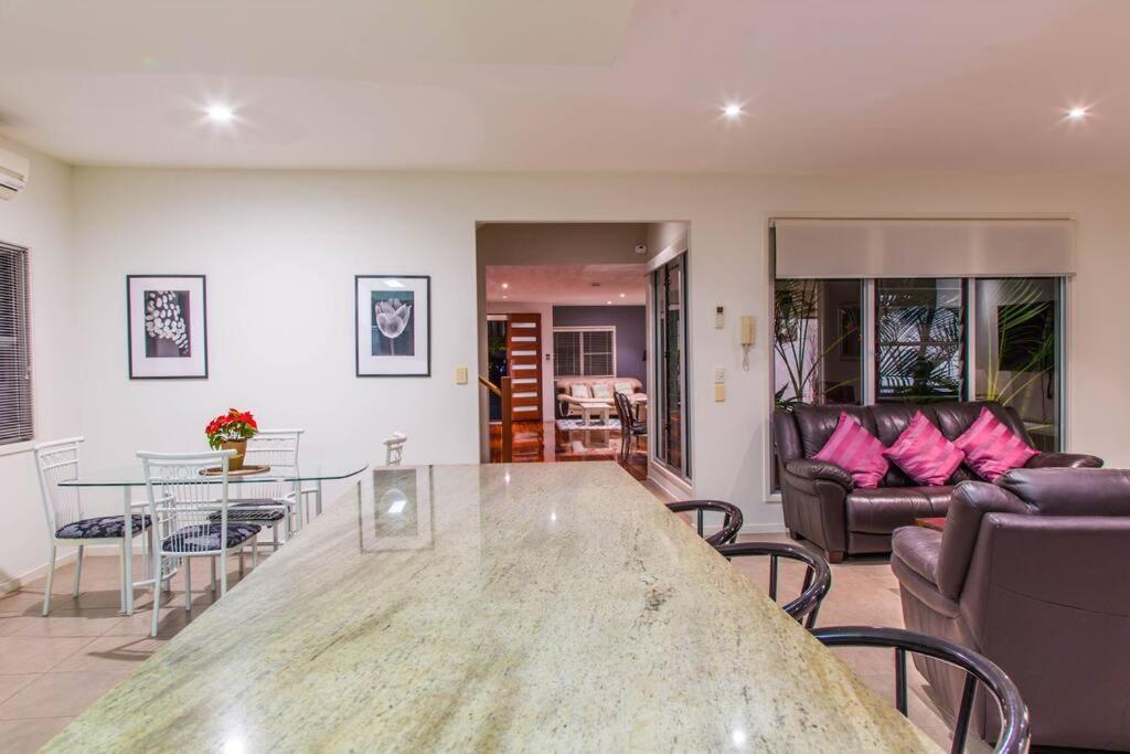 The Palm In Heart Of Surfers Paradise * Gold Coast